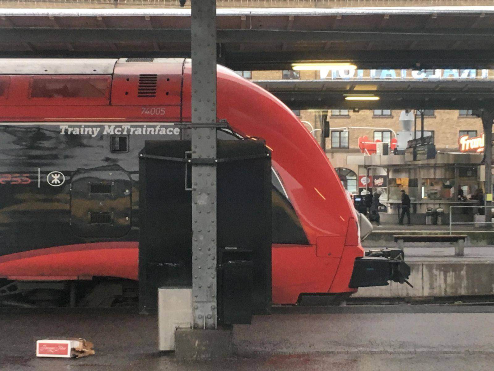 r466s7xi.jpg