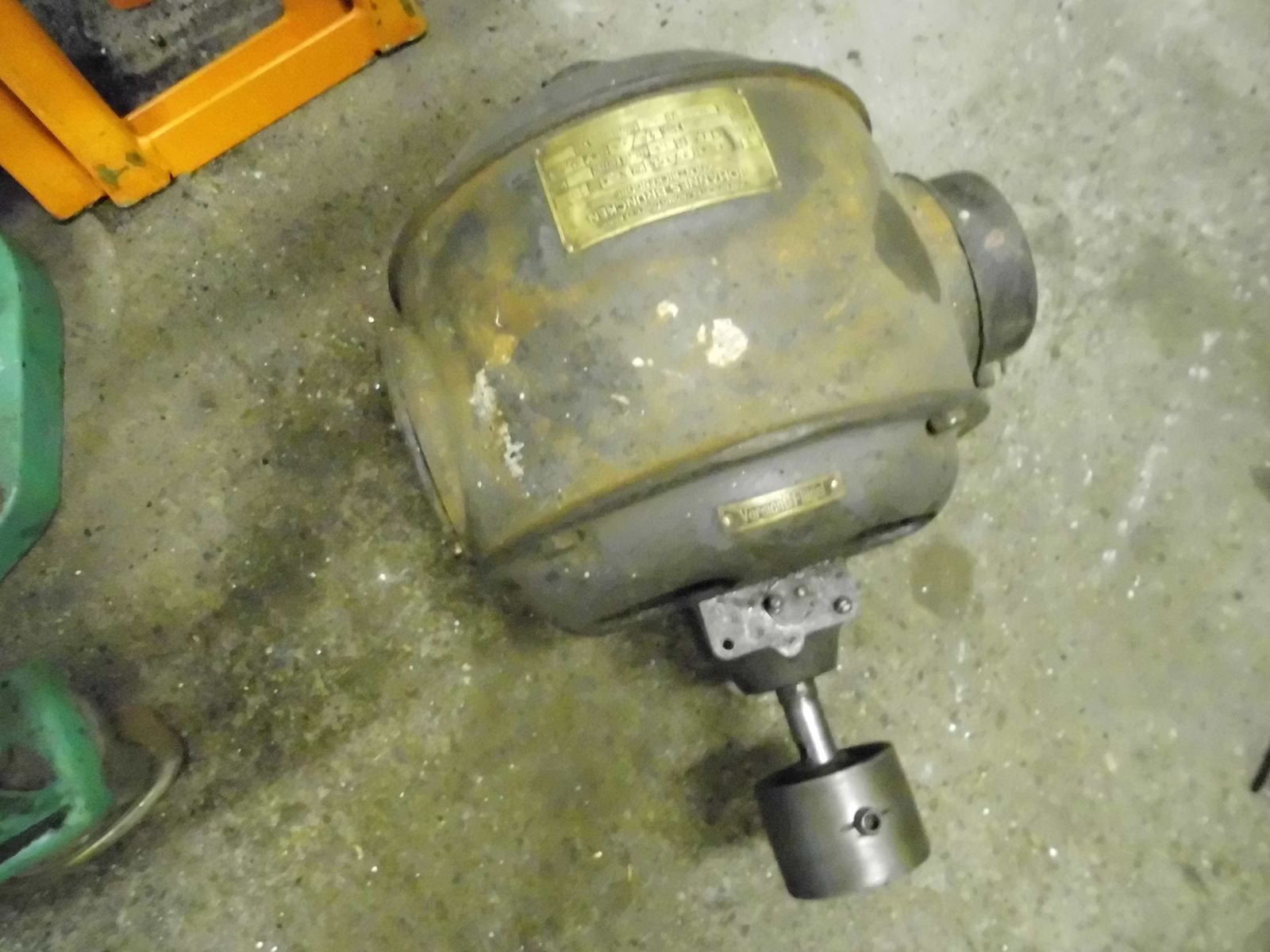 Alte Drehbank E-Motor
