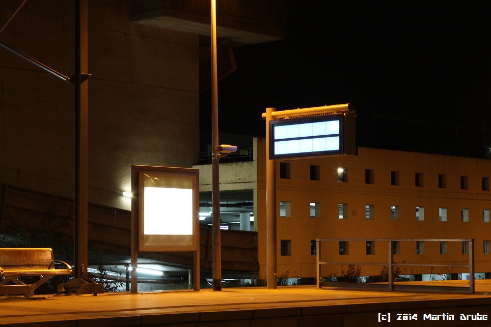 Neue Anzeigetafel von Gleis 2b in Kiel