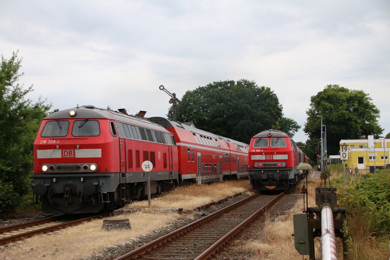 218 329-1 und 218 460-4 in Gettorf
